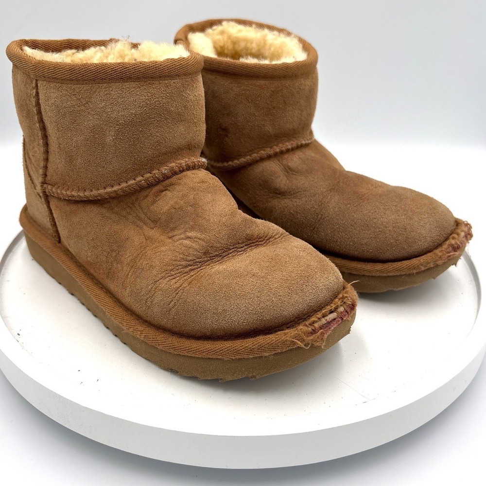 UGG Classic Ultra Mini Boots Size 13 Chestnut Kids Winter Cozy Suede 1017715K